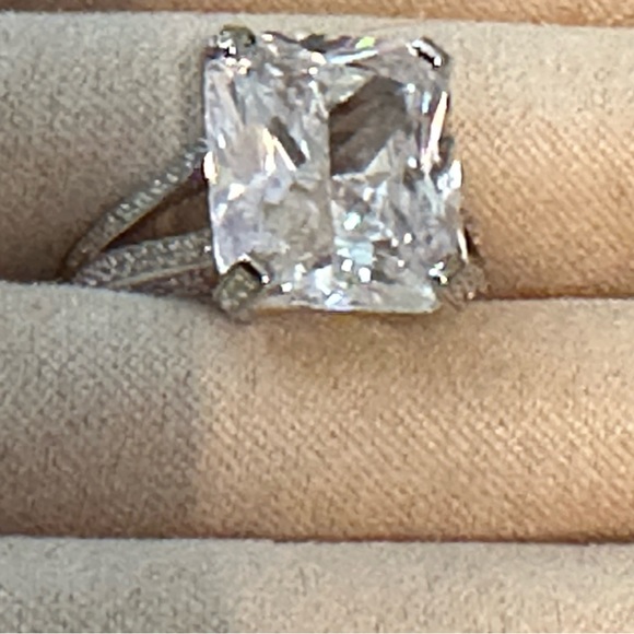 Bella Luce Cz ring - Picture 1 of 1
